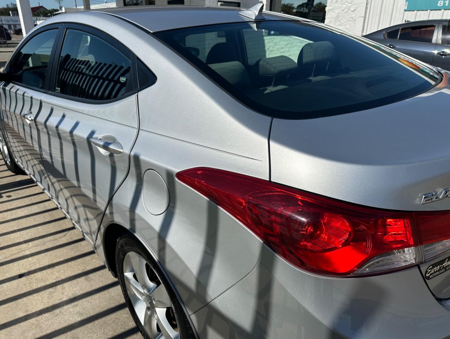 2013 SILVER /GRAY Hyundai Elantra (KMHDH4AE2DU) , AUTOMATIC transmission, located at 2001 E. Lancaster, Ft. Worth, 76103, (817) 336-7000, 32.746181, -97.301018 - Photo#6